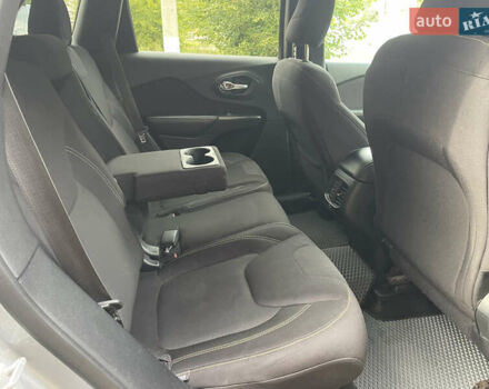 Серый Джип Чероки, объемом двигателя 2.36 л и пробегом 200 тыс. км за 14750 $, фото 11 на Automoto.ua