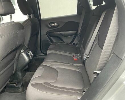 Серый Джип Чероки, объемом двигателя 2.4 л и пробегом 130 тыс. км за 13300 $, фото 19 на Automoto.ua