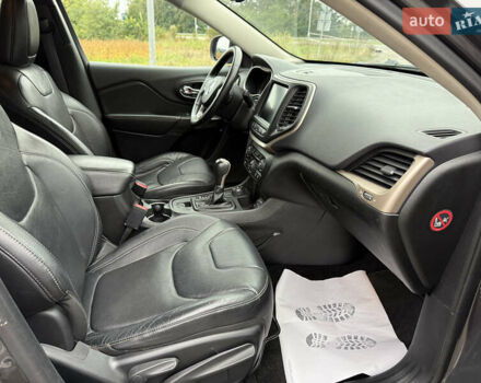 Сірий Джип Cherokee, об'ємом двигуна 2 л та пробігом 239 тис. км за 17500 $, фото 43 на Automoto.ua