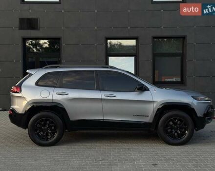 Сірий Джип Cherokee, об'ємом двигуна 3.24 л та пробігом 191 тис. км за 12500 $, фото 1 на Automoto.ua