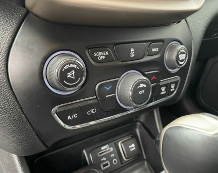 Серый Джип Чероки, объемом двигателя 2.4 л и пробегом 130 тыс. км за 13300 $, фото 17 на Automoto.ua