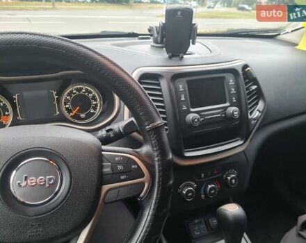 Сірий Джип Cherokee, об'ємом двигуна 2.36 л та пробігом 170 тис. км за 11111 $, фото 20 на Automoto.ua