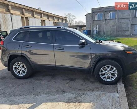 Сірий Джип Cherokee, об'ємом двигуна 3.24 л та пробігом 127 тис. км за 16000 $, фото 3 на Automoto.ua