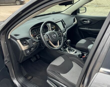 Сірий Джип Cherokee, об'ємом двигуна 2.4 л та пробігом 180 тис. км за 12500 $, фото 6 на Automoto.ua