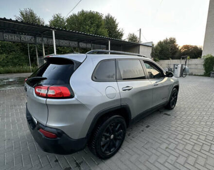 Джип Чероки 2014 в Золотоноше на Automoto.ua Серый Джип Чероки, объемом двигателя 2.36 л и пробегом 175 тыс. км за 11800 $, фото 3 на Automoto.ua
