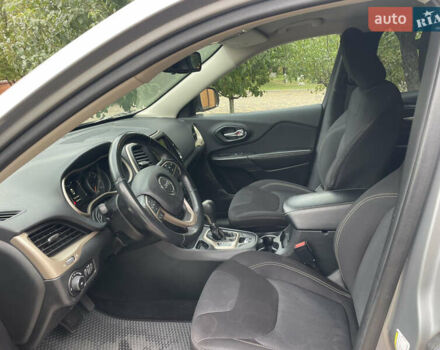 Серый Джип Чероки, объемом двигателя 2.36 л и пробегом 200 тыс. км за 14750 $, фото 9 на Automoto.ua