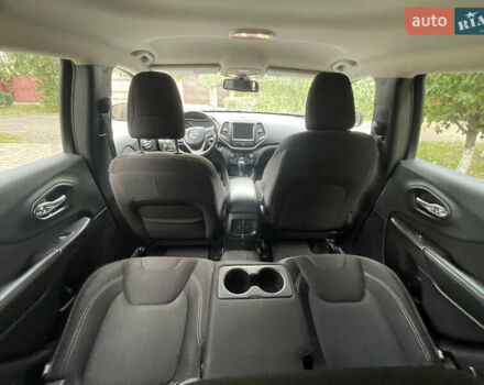 Серый Джип Чероки, объемом двигателя 2.36 л и пробегом 200 тыс. км за 14750 $, фото 6 на Automoto.ua