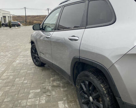 Сірий Джип Cherokee, об'ємом двигуна 2.36 л та пробігом 241 тис. км за 10800 $, фото 14 на Automoto.ua