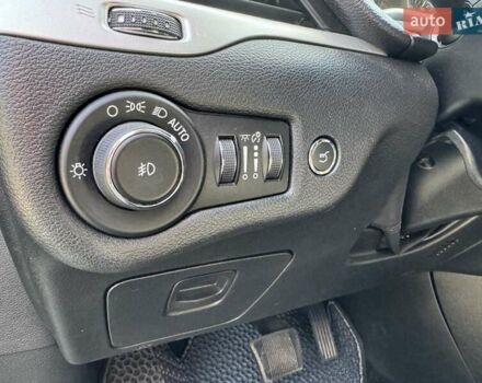 Серый Джип Чероки, объемом двигателя 3.24 л и пробегом 304 тыс. км за 14200 $, фото 32 на Automoto.ua