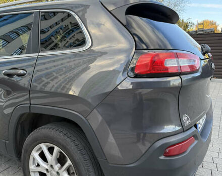 Сірий Джип Cherokee, об'ємом двигуна 2.36 л та пробігом 163 тис. км за 12500 $, фото 9 на Automoto.ua