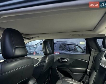 Серый Джип Чероки, объемом двигателя 3.24 л и пробегом 165 тыс. км за 16000 $, фото 8 на Automoto.ua