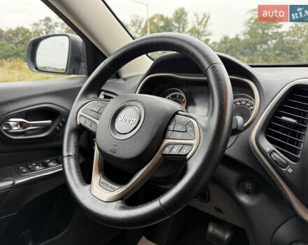 Сірий Джип Cherokee, об'ємом двигуна 2 л та пробігом 239 тис. км за 17500 $, фото 48 на Automoto.ua