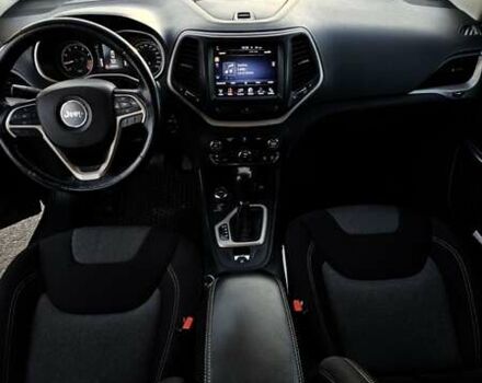 Серый Джип Чероки, объемом двигателя 3.24 л и пробегом 110 тыс. км за 13900 $, фото 3 на Automoto.ua