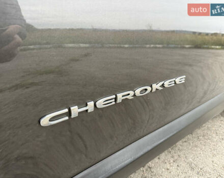 Сірий Джип Cherokee, об'ємом двигуна 2 л та пробігом 239 тис. км за 17500 $, фото 22 на Automoto.ua