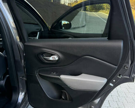 Сірий Джип Cherokee, об'ємом двигуна 2.36 л та пробігом 163 тис. км за 12500 $, фото 18 на Automoto.ua