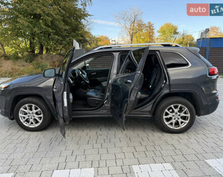 Сірий Джип Cherokee, об'ємом двигуна 2.36 л та пробігом 163 тис. км за 12500 $, фото 15 на Automoto.ua