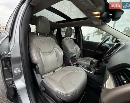 Сірий Джип Cherokee, об'ємом двигуна 3.24 л та пробігом 157 тис. км за 13900 $, фото 12 на Automoto.ua