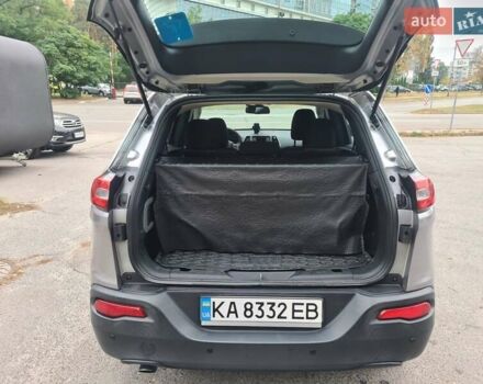Сірий Джип Cherokee, об'ємом двигуна 2.36 л та пробігом 170 тис. км за 11111 $, фото 16 на Automoto.ua