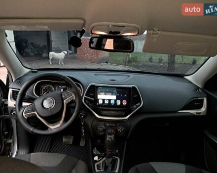 Серый Джип Чероки, объемом двигателя 2.4 л и пробегом 129 тыс. км за 14350 $, фото 4 на Automoto.ua