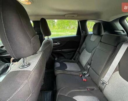 Сірий Джип Cherokee, об'ємом двигуна 2.36 л та пробігом 275 тис. км за 11100 $, фото 17 на Automoto.ua