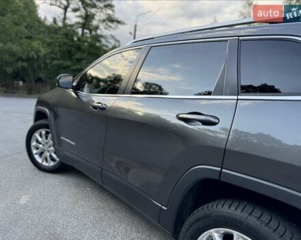 Серый Джип Чероки, объемом двигателя 3.24 л и пробегом 184 тыс. км за 12500 $, фото 8 на Automoto.ua