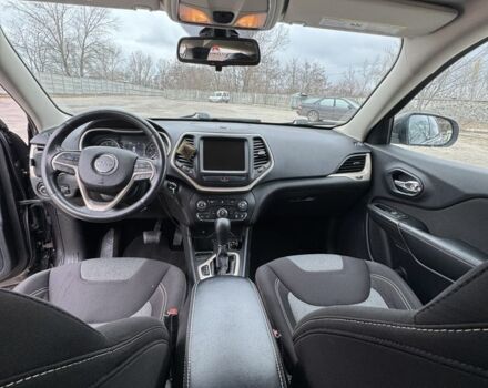 Сірий Джип Cherokee, об'ємом двигуна 2.4 л та пробігом 180 тис. км за 12500 $, фото 12 на Automoto.ua