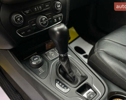 Серый Джип Чероки, объемом двигателя 3.24 л и пробегом 243 тыс. км за 12900 $, фото 13 на Automoto.ua