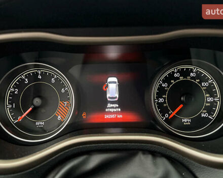 Серый Джип Чероки, объемом двигателя 3.24 л и пробегом 243 тыс. км за 12900 $, фото 10 на Automoto.ua