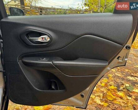 Сірий Джип Cherokee, об'ємом двигуна 3.2 л та пробігом 224 тис. км за 12290 $, фото 26 на Automoto.ua