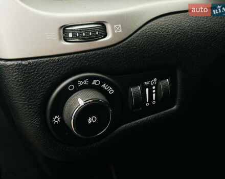 Серый Джип Чероки, объемом двигателя 2.36 л и пробегом 169 тыс. км за 12600 $, фото 21 на Automoto.ua