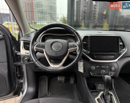 Сірий Джип Cherokee, об'ємом двигуна 2.36 л та пробігом 190 тис. км за 12000 $, фото 22 на Automoto.ua
