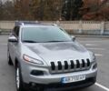 Серый Джип Чероки, объемом двигателя 2.36 л и пробегом 184 тыс. км за 12500 $, фото 1 на Automoto.ua