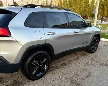 Сірий Джип Cherokee, об'ємом двигуна 2.4 л та пробігом 270 тис. км за 14000 $, фото 2 на Automoto.ua