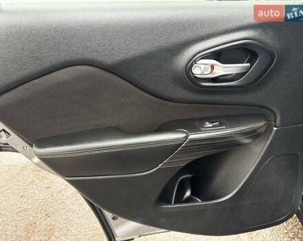 Сірий Джип Cherokee, об'ємом двигуна 2.36 л та пробігом 140 тис. км за 11852 $, фото 27 на Automoto.ua