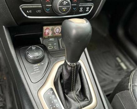 Серый Джип Чероки, объемом двигателя 3.24 л и пробегом 195 тыс. км за 14800 $, фото 15 на Automoto.ua