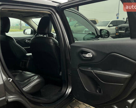 Серый Джип Чероки, объемом двигателя 3.24 л и пробегом 243 тыс. км за 12900 $, фото 17 на Automoto.ua