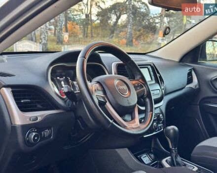 Джип Cherokee 2015 у Ахтырке на Automoto.ua Сірий Джип Cherokee, об'ємом двигуна 2.4 л та пробігом 145 тис. км за 11850 $, фото 7 на Automoto.ua