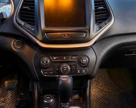 Серый Джип Чероки, объемом двигателя 2.4 л и пробегом 270 тыс. км за 14000 $, фото 5 на Automoto.ua