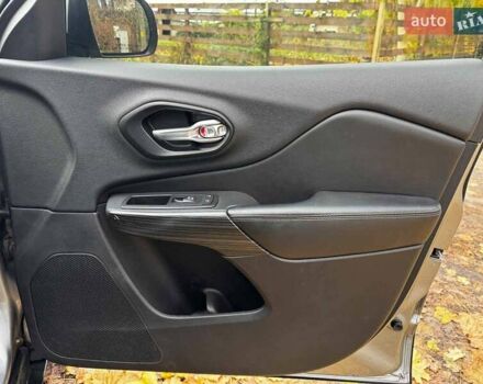 Сірий Джип Cherokee, об'ємом двигуна 3.2 л та пробігом 224 тис. км за 12290 $, фото 30 на Automoto.ua