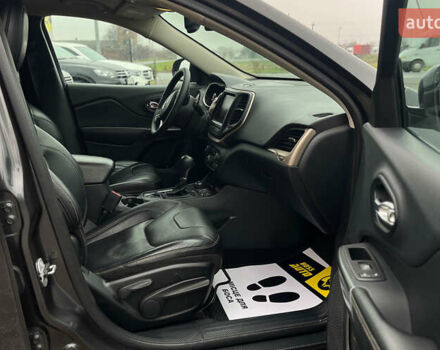 Серый Джип Чероки, объемом двигателя 3.24 л и пробегом 243 тыс. км за 12900 $, фото 15 на Automoto.ua