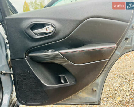 Серый Джип Чероки, объемом двигателя 2.36 л и пробегом 169 тыс. км за 12600 $, фото 17 на Automoto.ua