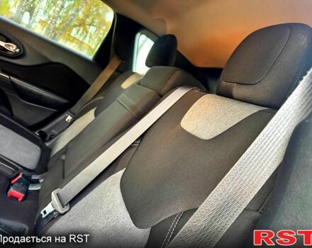 Джип Cherokee 2015 у Ахтырке на Automoto.ua Сірий Джип Cherokee, об'ємом двигуна 2.4 л та пробігом 150 тис. км за 11850 $, фото 6 на Automoto.ua