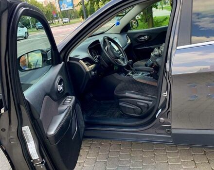 Сірий Джип Cherokee, об'ємом двигуна 2.4 л та пробігом 167 тис. км за 13500 $, фото 6 на Automoto.ua