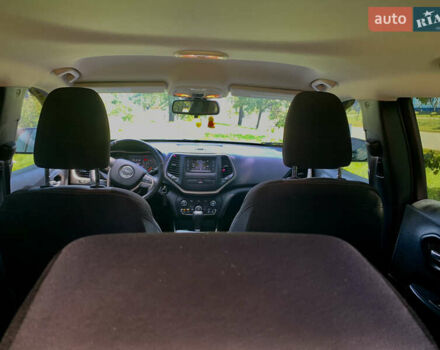 Серый Джип Чероки, объемом двигателя 2.4 л и пробегом 230 тыс. км за 12400 $, фото 2 на Automoto.ua