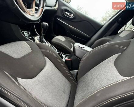 Сірий Джип Cherokee, об'ємом двигуна 2.36 л та пробігом 140 тис. км за 11852 $, фото 24 на Automoto.ua