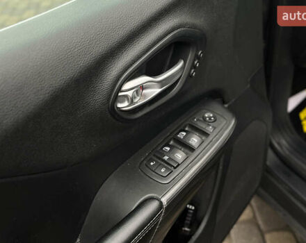 Серый Джип Чероки, объемом двигателя 3.24 л и пробегом 243 тыс. км за 12900 $, фото 19 на Automoto.ua