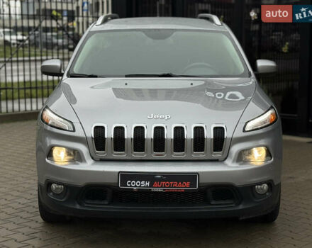 Сірий Джип Cherokee, об'ємом двигуна 2.36 л та пробігом 190 тис. км за 12000 $, фото 3 на Automoto.ua