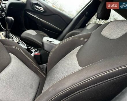 Сірий Джип Cherokee, об'ємом двигуна 2.36 л та пробігом 140 тис. км за 11852 $, фото 25 на Automoto.ua