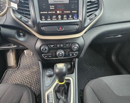 Серый Джип Чероки, объемом двигателя 3.2 л и пробегом 177 тыс. км за 11000 $, фото 11 на Automoto.ua