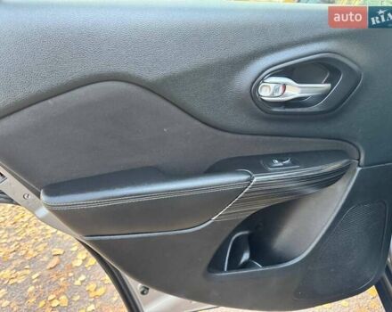 Джип Cherokee 2015 у Ахтырке на Automoto.ua Сірий Джип Cherokee, об'ємом двигуна 2.4 л та пробігом 145 тис. км за 11850 $, фото 28 на Automoto.ua